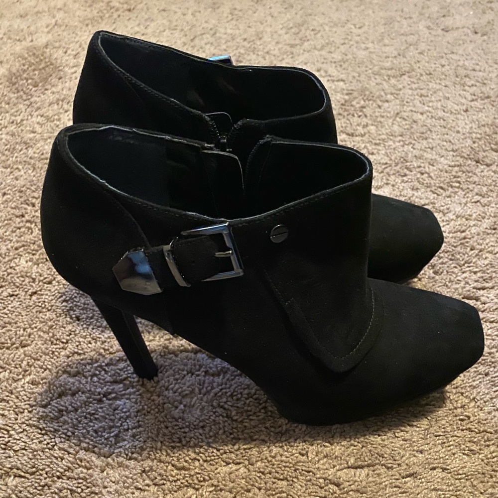 Guess Platform Heels Black (Brand New)